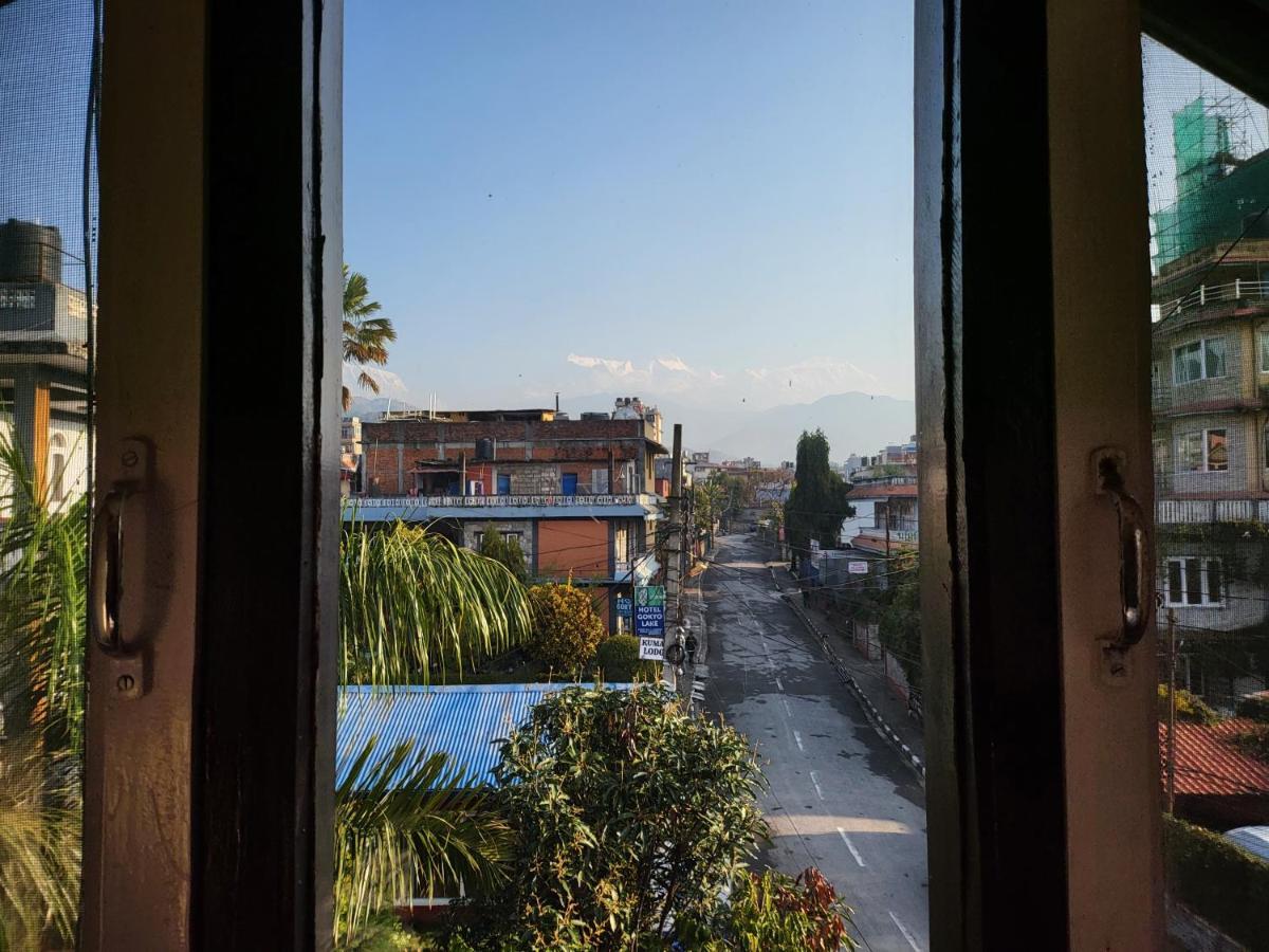 Albergue Dharma Backpackers Pokhara Exterior foto