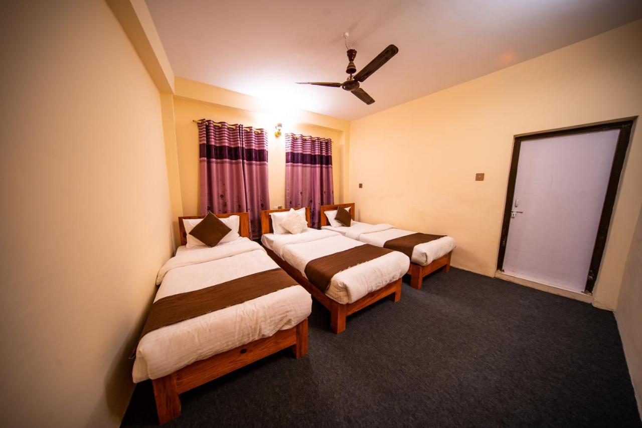 Albergue Dharma Backpackers Pokhara Exterior foto