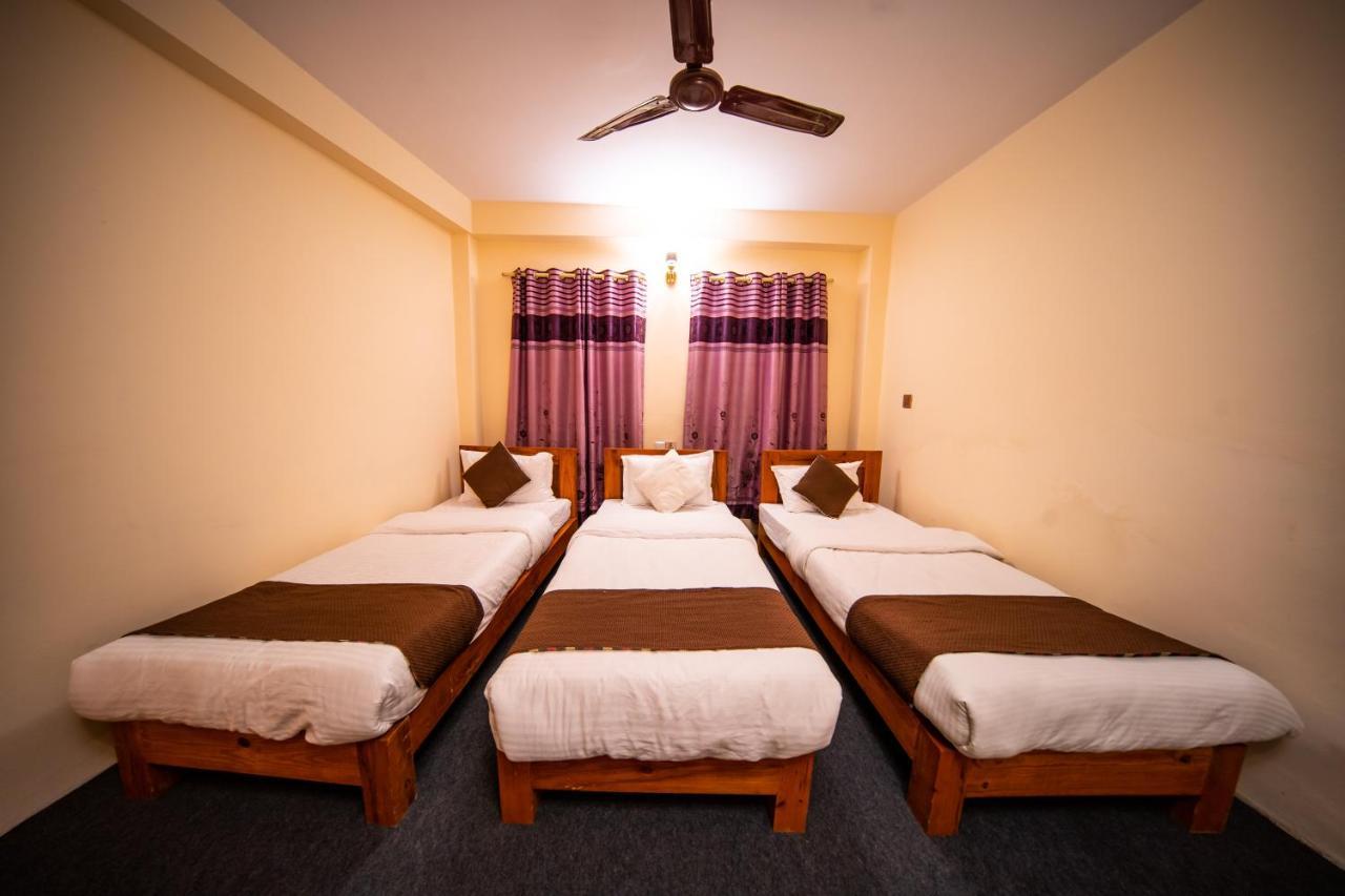 Albergue Dharma Backpackers Pokhara Exterior foto