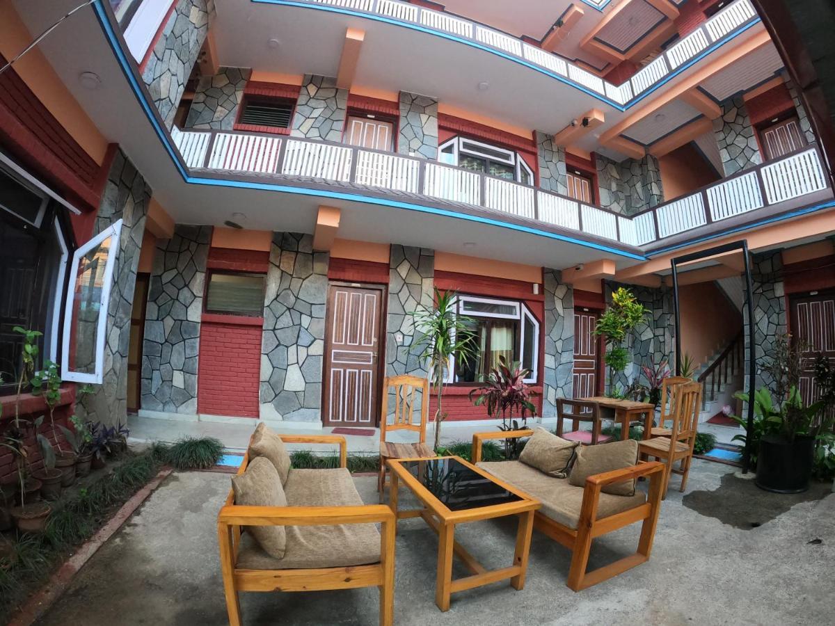 Albergue Dharma Backpackers Pokhara Exterior foto